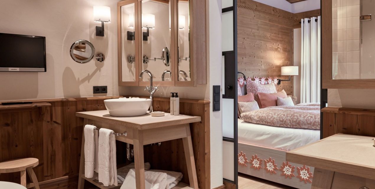 Master bedroom with ensuite bathroom II