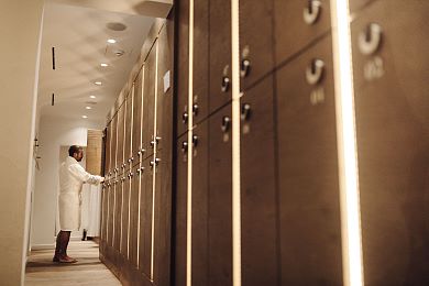 Entspannung beginnt schon in der Garderobe