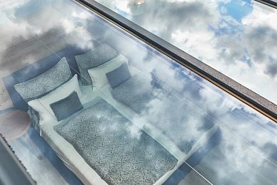 Gallery Bed with Skyview